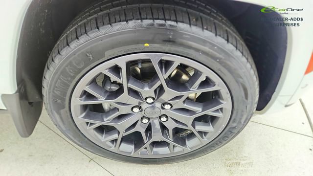Used 2023 Jeep Grand Cherokee L Summit AWD/4WD image 59
