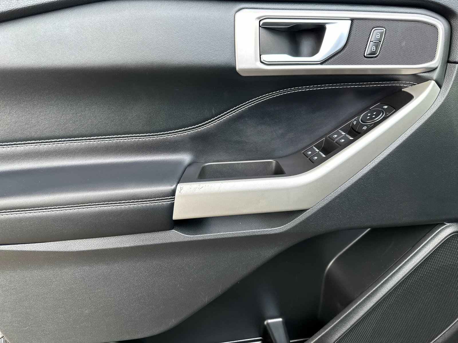 Certified 2022 Ford Explorer XLT image 12