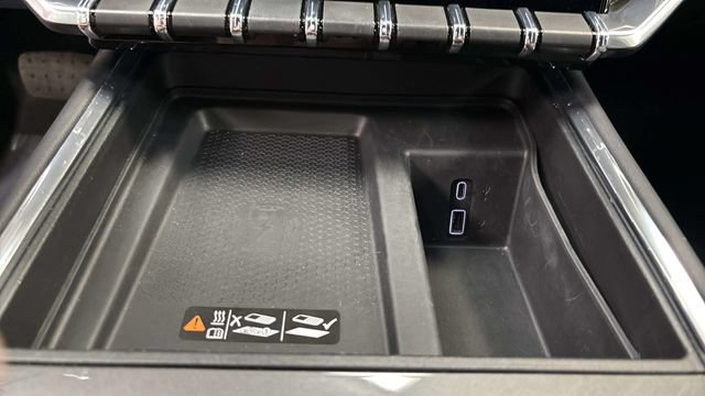 Used 2025 GMC Acadia Elevation FWD image 29