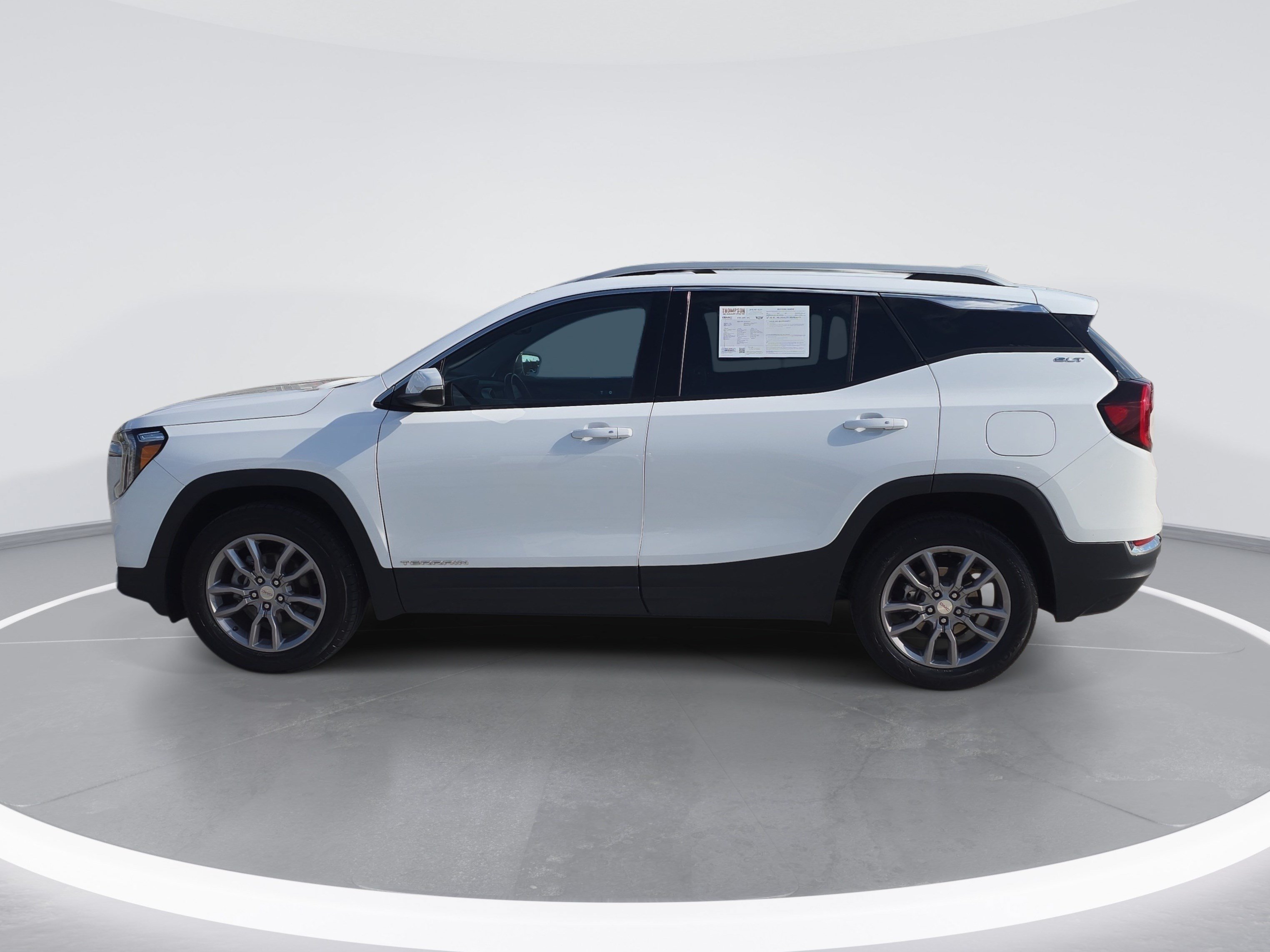 Used 2024 GMC Terrain SLT AWD/4WD image 6