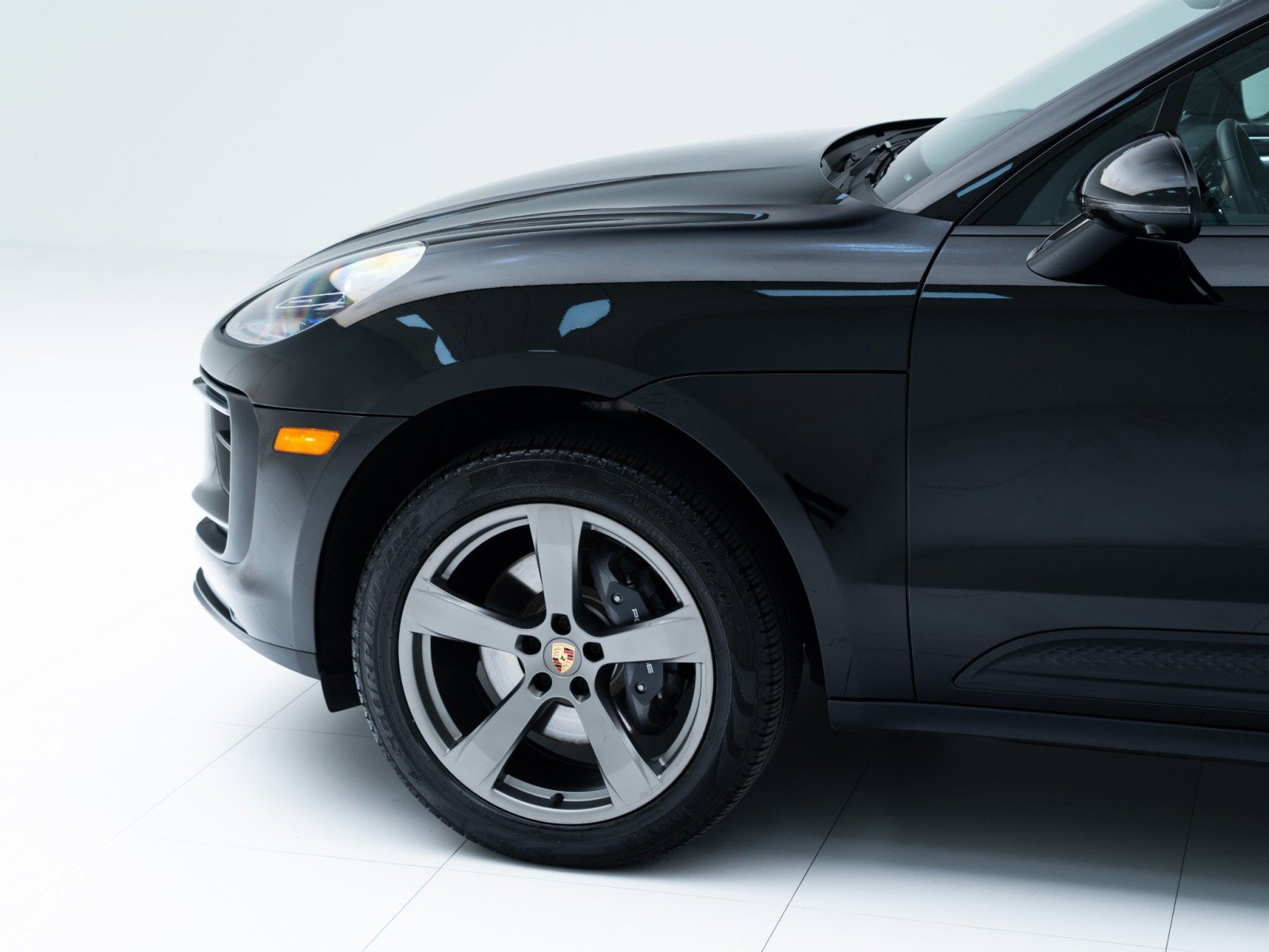 Certified 2025 Porsche Macan image 11