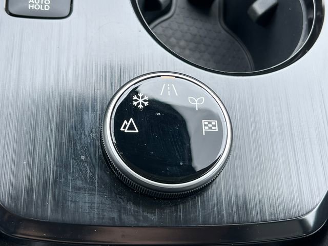 Used 2023 Nissan Rogue SV w/ SV Premium B Package image 28