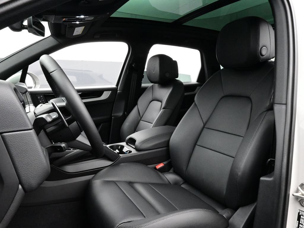 Certified 2026 Porsche Cayenne AWD/4WD image 5