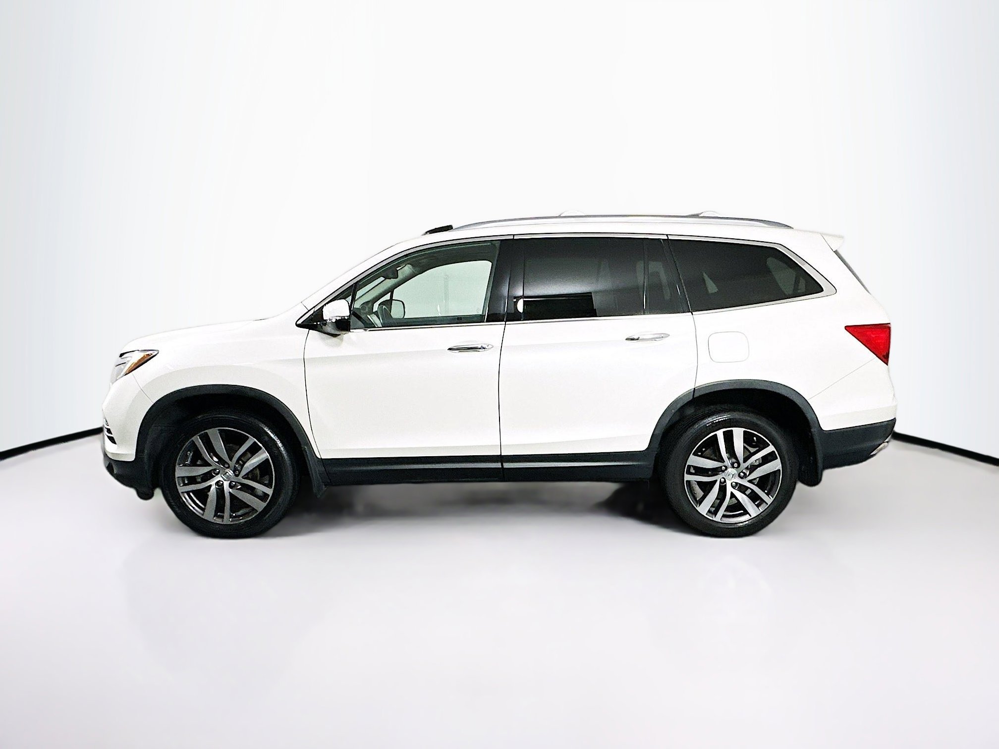 Used 2016 Honda Pilot Elite image 4
