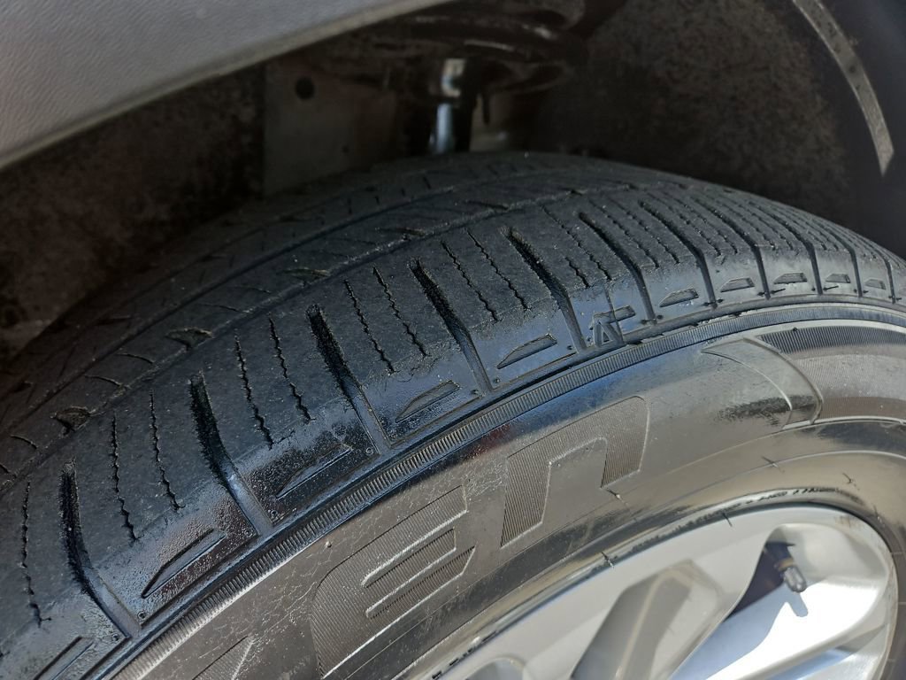 Used 2016 Ford Explorer XLT w/ Equipment Group 202A image 14