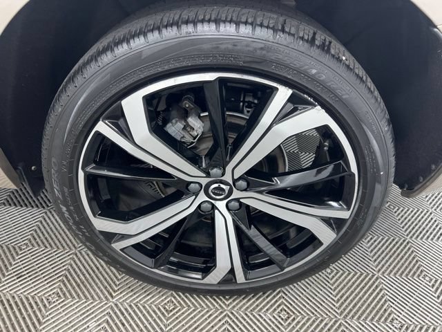 Used 2024 Volvo XC60 B5 Ultimate w/ Protection Package Premier AWD/4WD image 10