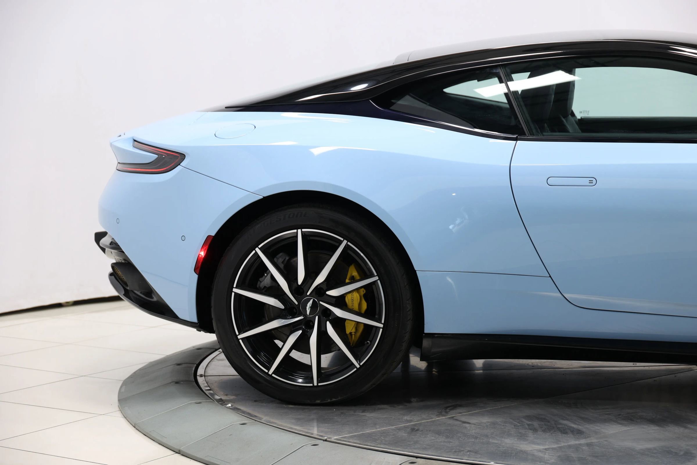 Used 2018 Aston Martin DB11 V12 image 67