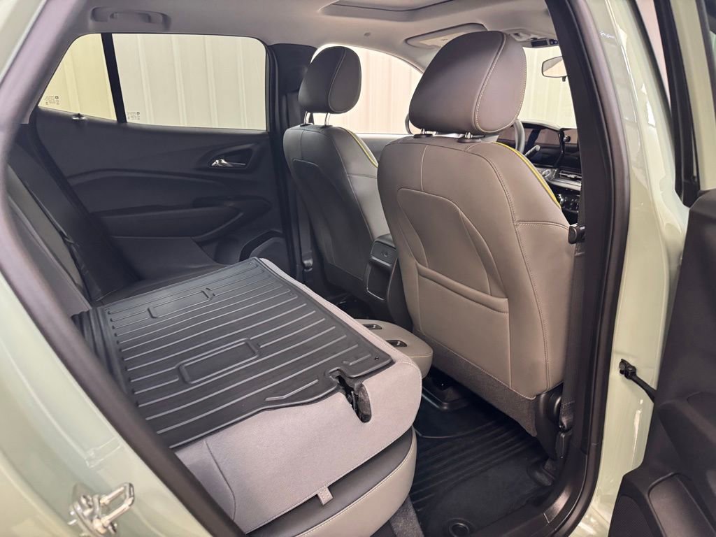 Used 2025 Chevrolet Trax ACTIV w/ Sunroof Package image 24