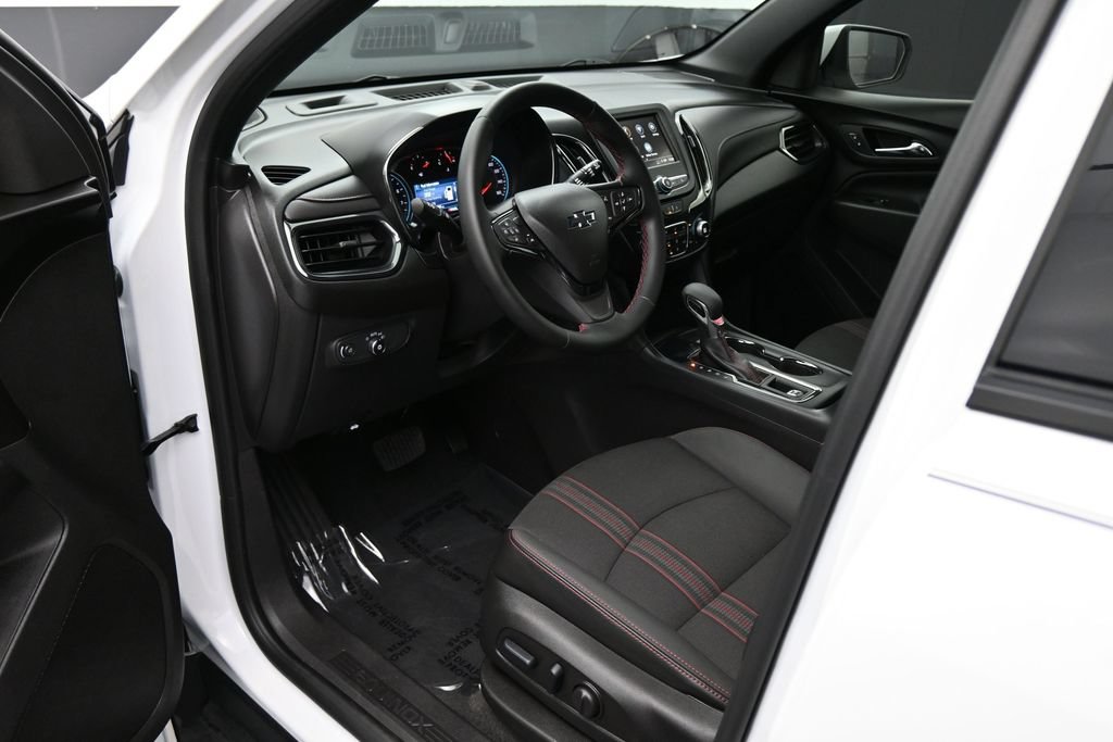 Used 2024 Chevrolet Equinox RS FWD image 2