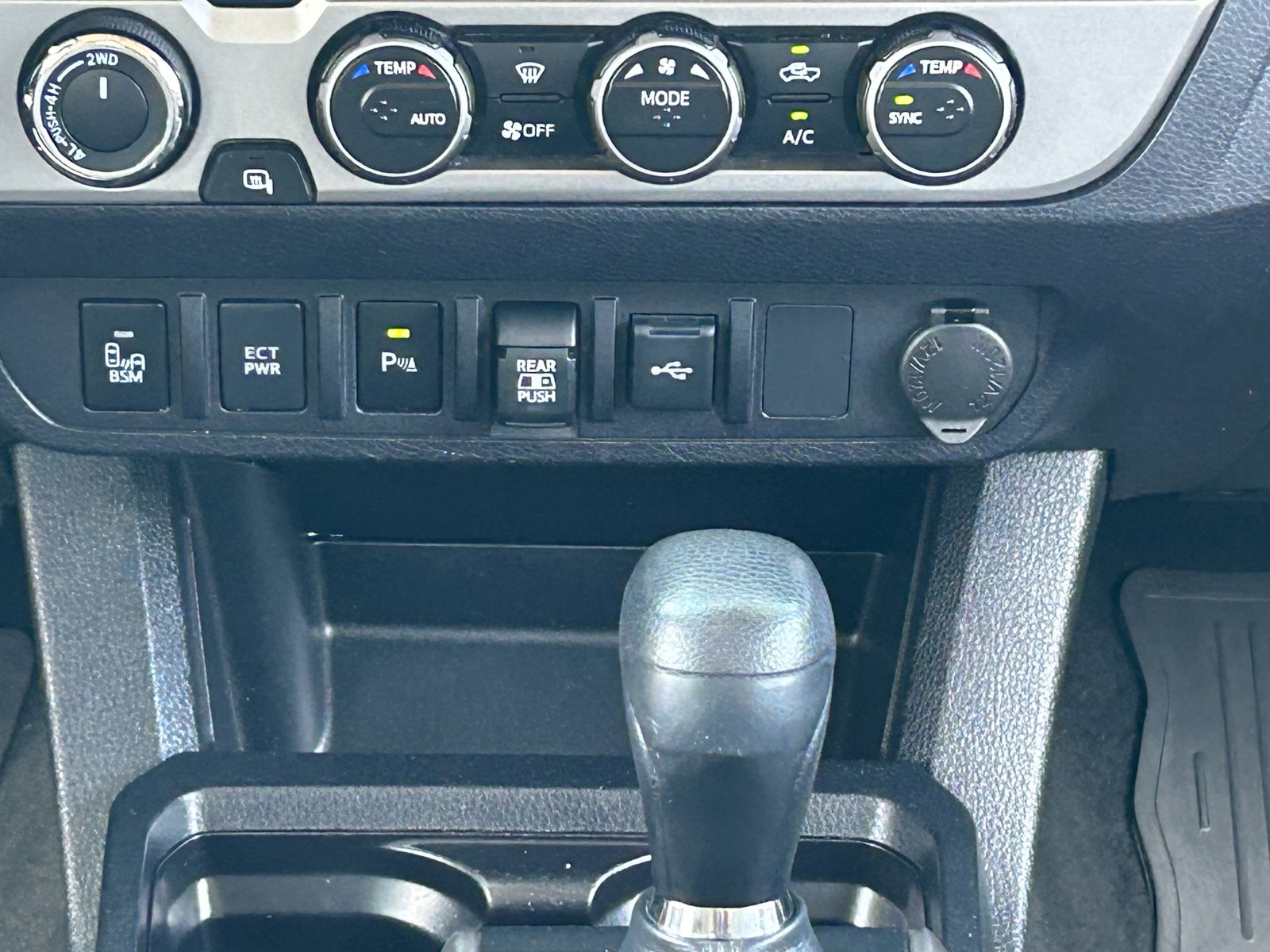 Used 2023 Toyota Tacoma SR5 AWD/4WD image 20