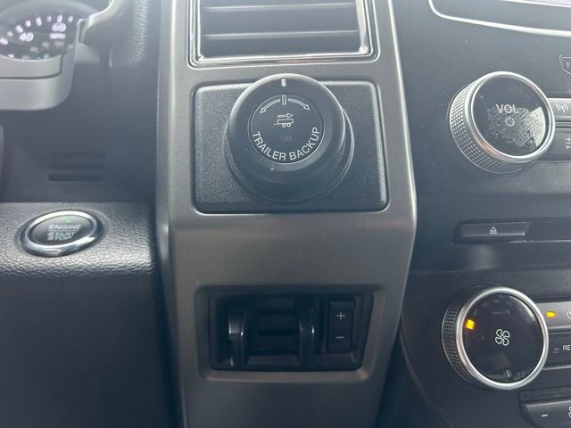 Used 2018 Ford Expedition XLT image 27