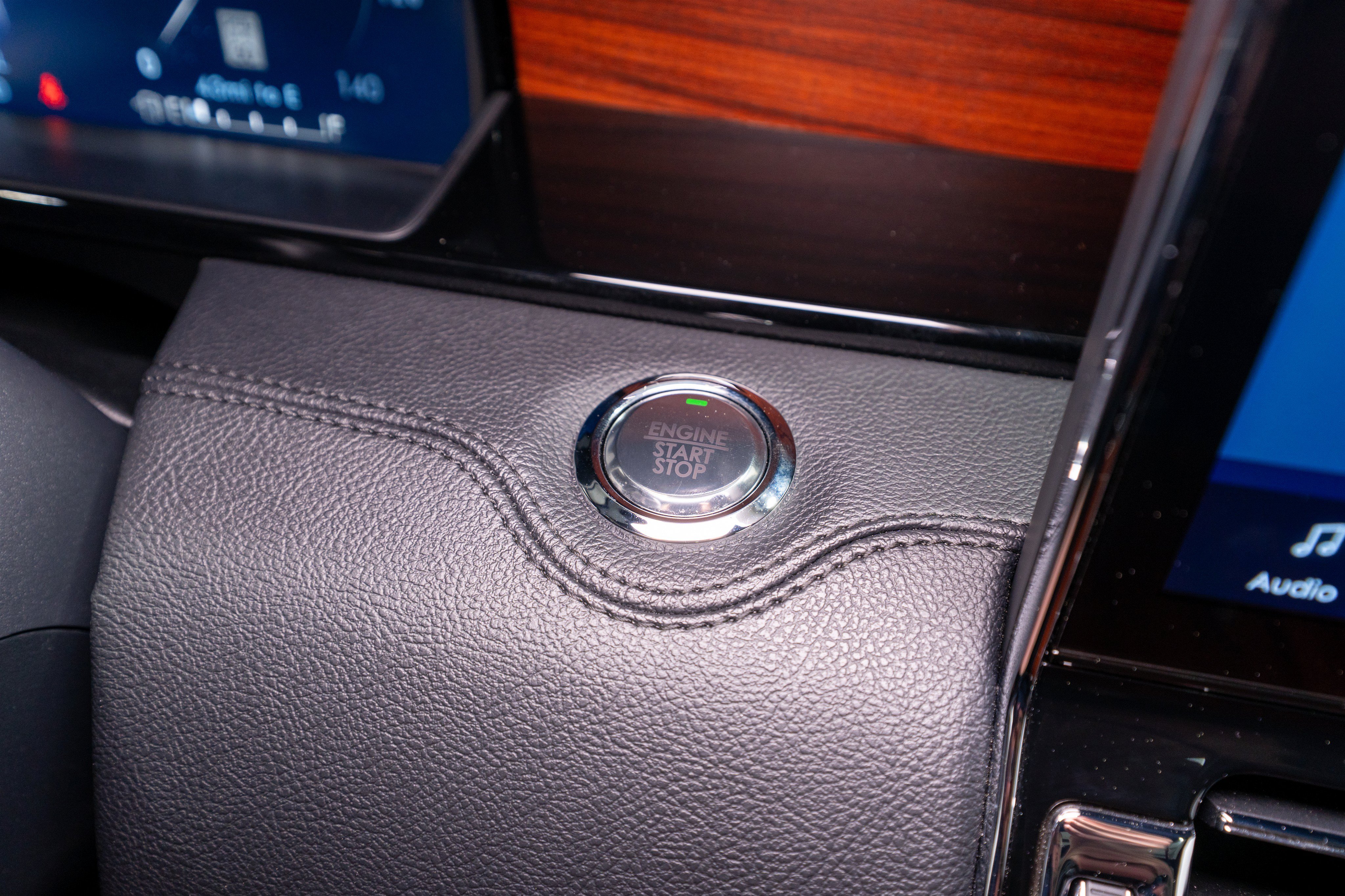 Used 2024 Lincoln Navigator Reserve AWD/4WD image 32