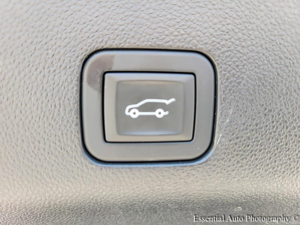 Used 2025 GMC Yukon XL Denali AWD/4WD image 23