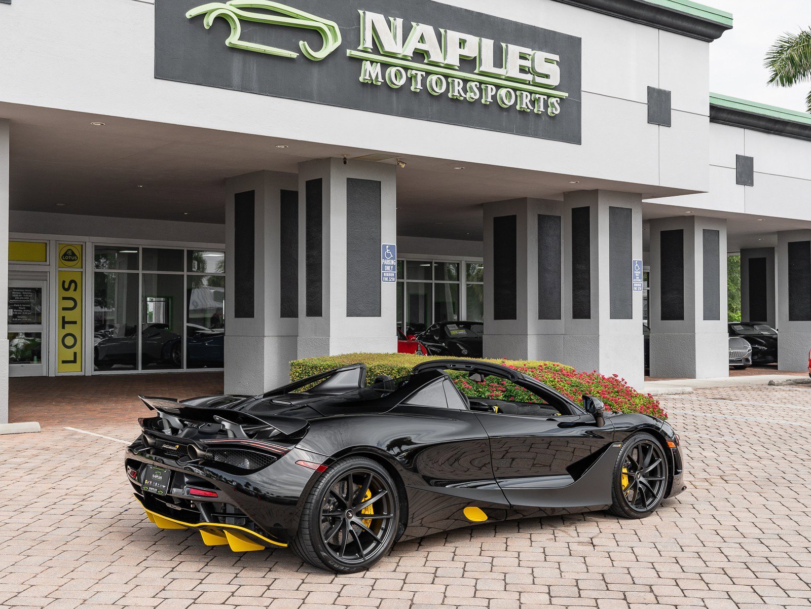Used 2022 McLaren 720S Spider image 31