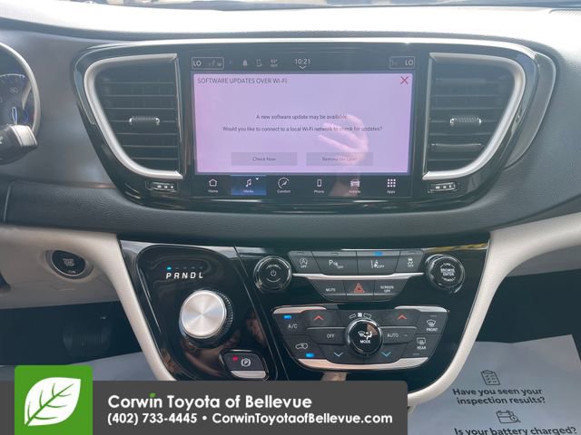Used 2023 Chrysler Pacifica Touring-L image 12