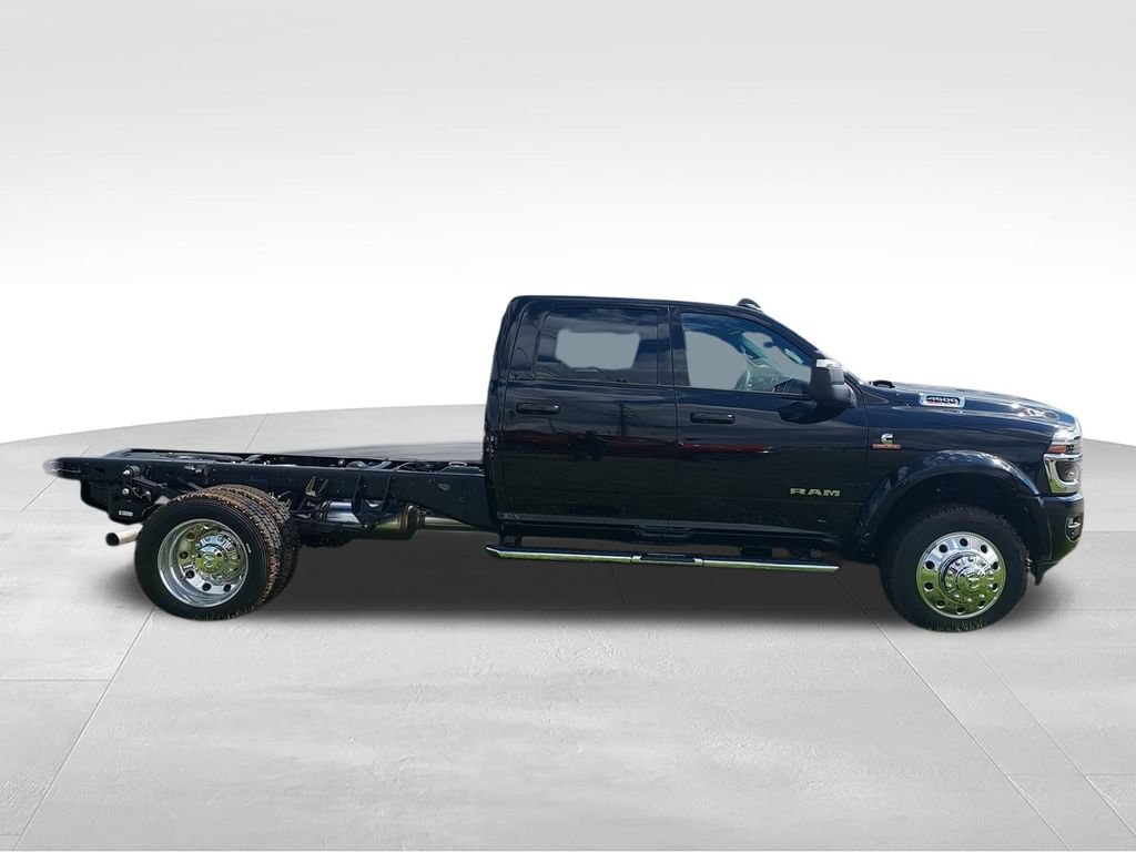 New 2026 RAM 4500 4x4 Crew Cab DRW w/ Laramie Trim Package image 9