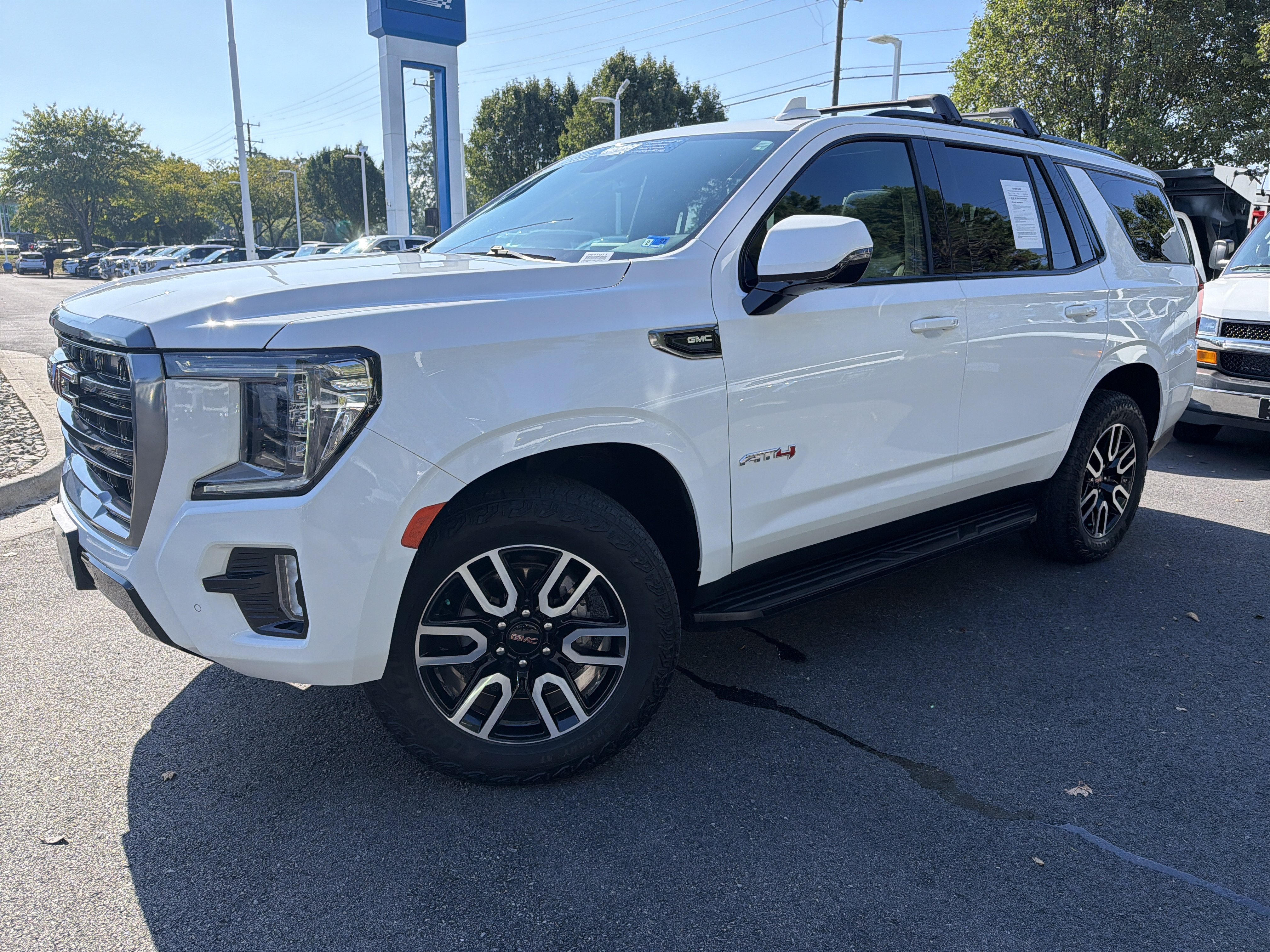 Used 2024 GMC Yukon AT4 AWD/4WD image 5
