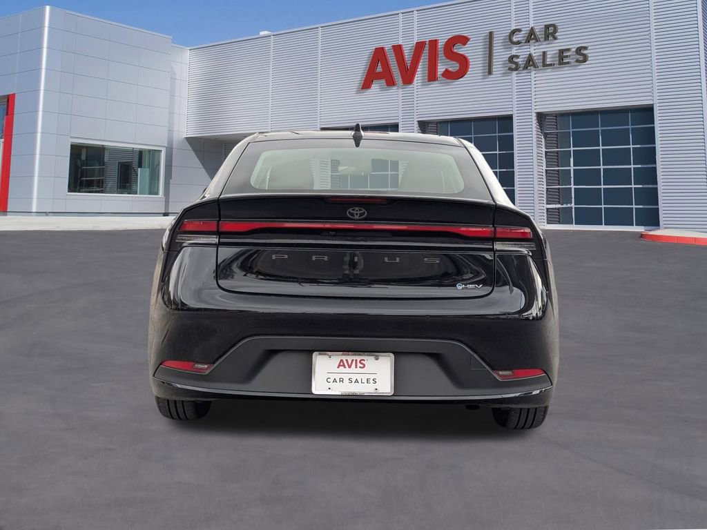 Used 2025 Toyota Prius LE image 5
