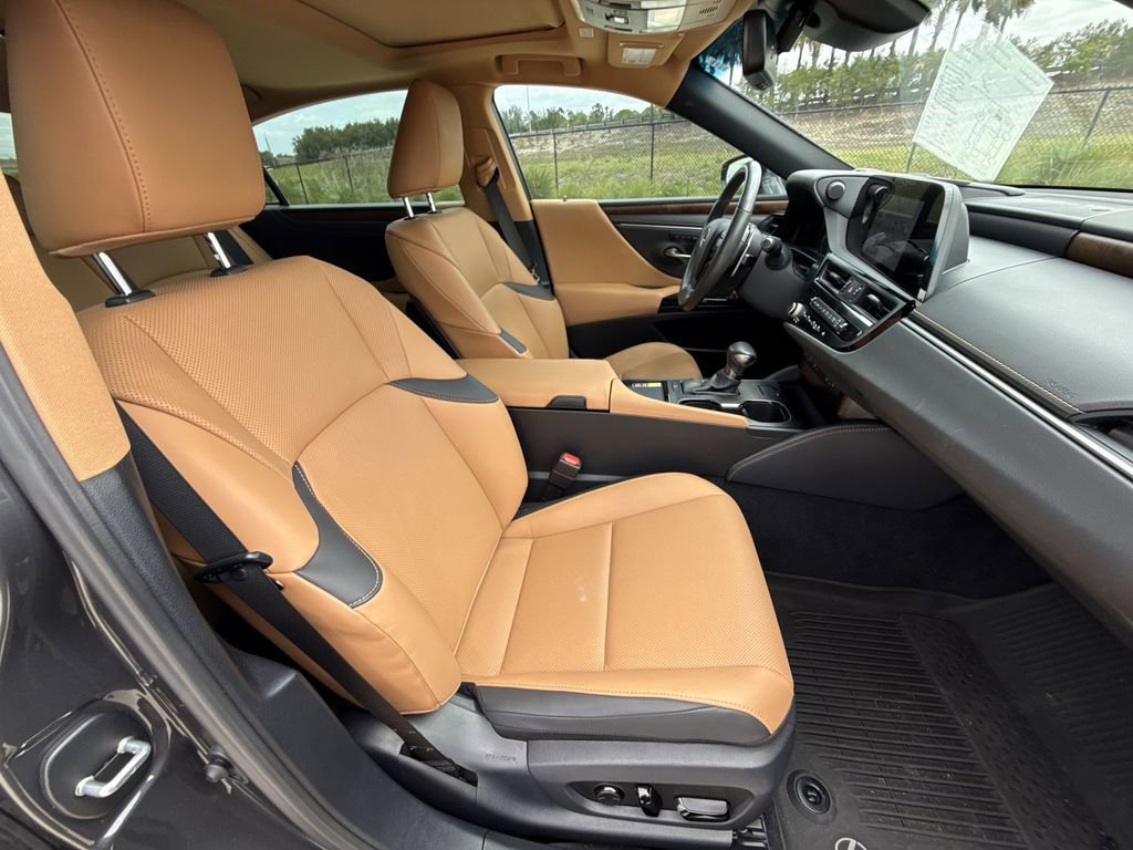 Used 2024 Lexus ES 350 w/ Premium Package FWD image 16