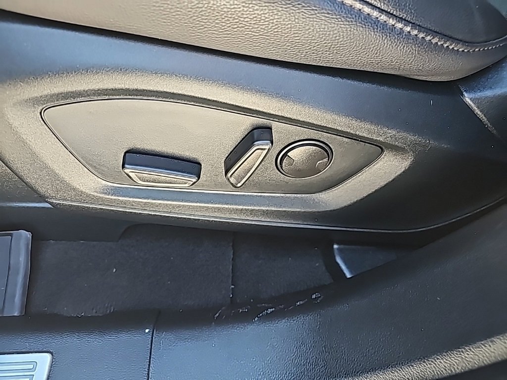 Used 2023 Ford Explorer ST-Line w/ Class IV Trailer Tow Package image 29