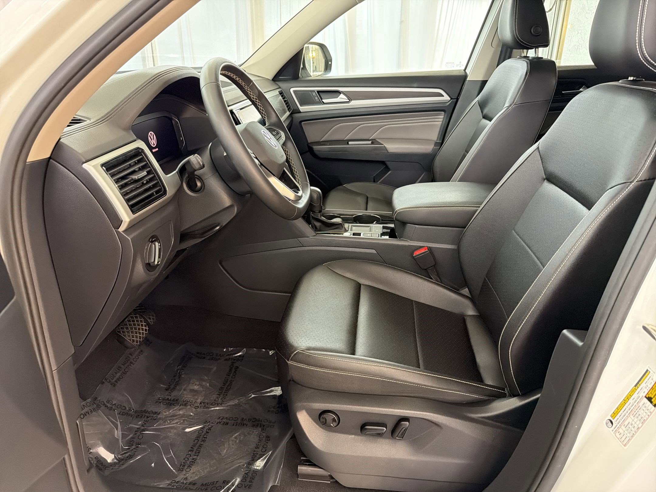 Used 2023 Volkswagen Atlas SE w/ Panoramic Sunroof Package image 5