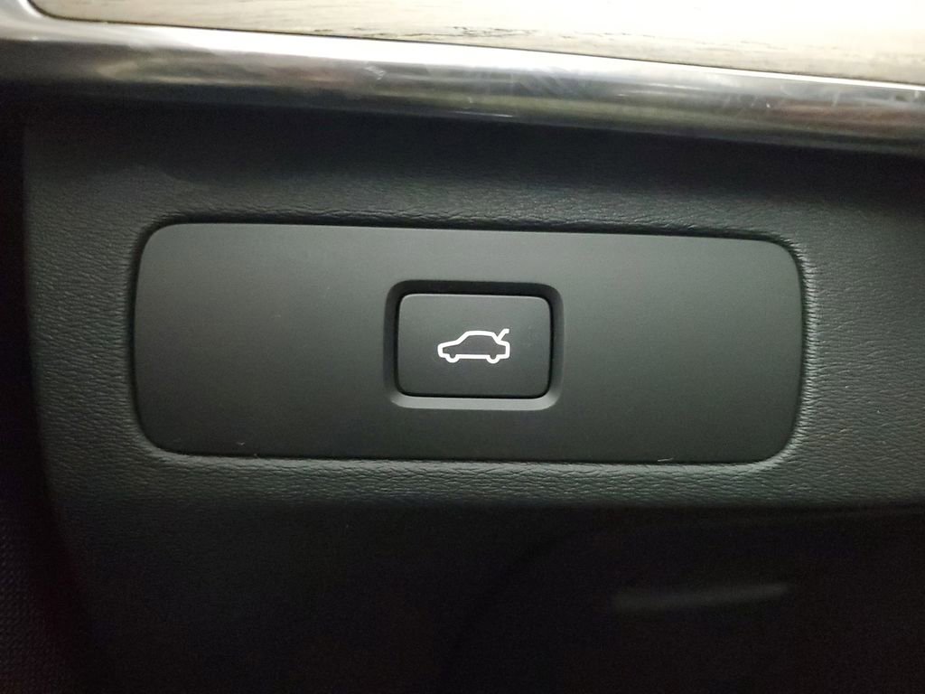 Certified 2026 Volvo XC90 B5 Core w/ Protection Package AWD/4WD image 36