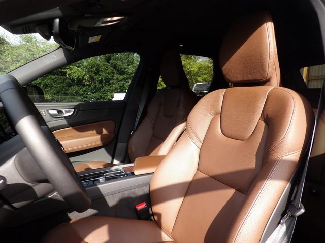 Certified 2024 Volvo XC60 B5 Plus w/ Protection Package Premier image 9