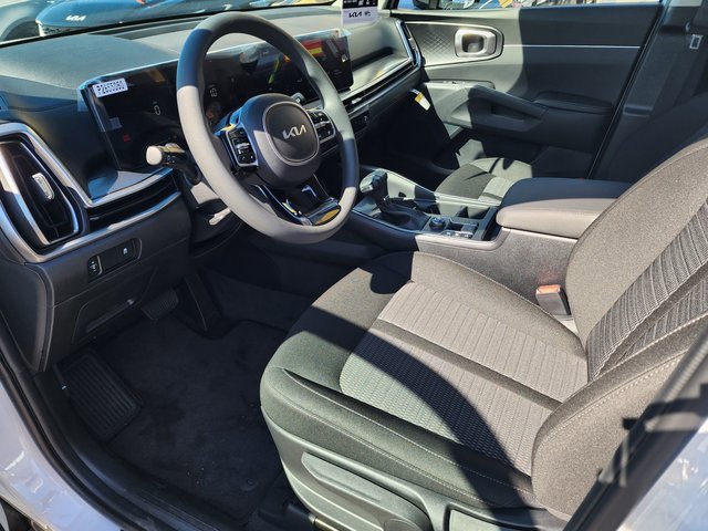 Used 2025 Kia Sorento LX image 16
