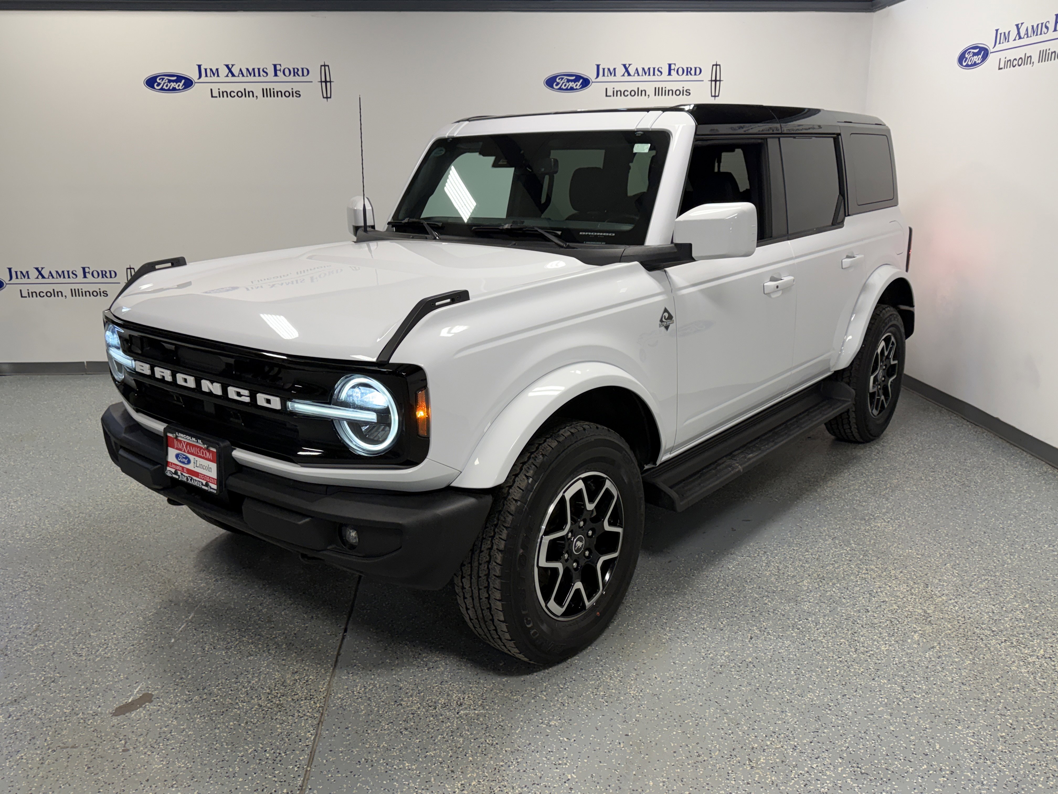 Used 2025 Ford Bronco Outer Banks image 3