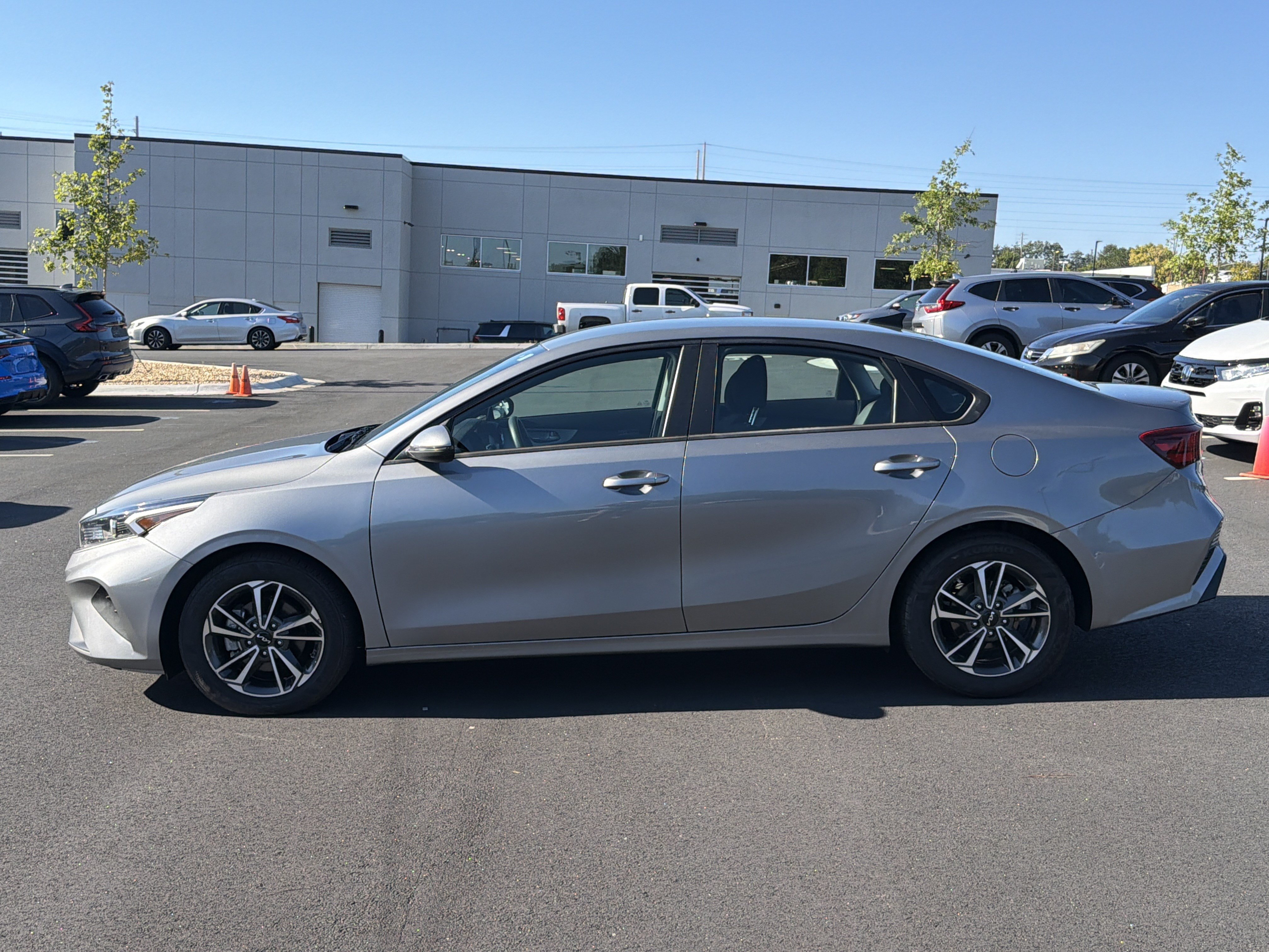 Certified 2022 Kia Forte LXS w/ LXS Technology Package FWD image 4