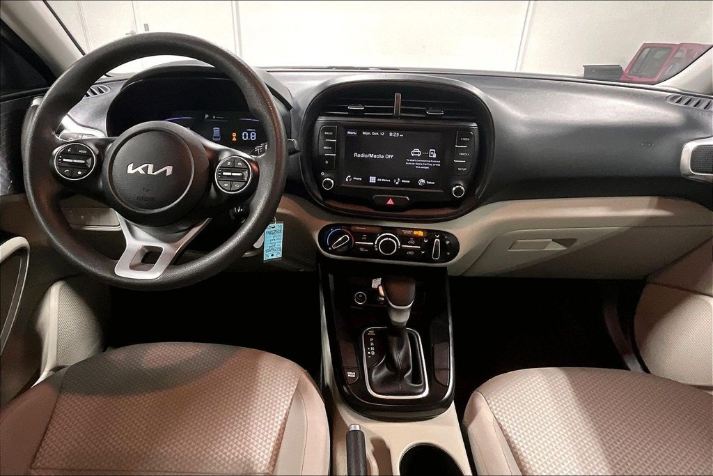 Used 2025 Kia Soul LX w/ LX Technology Package FWD image 18