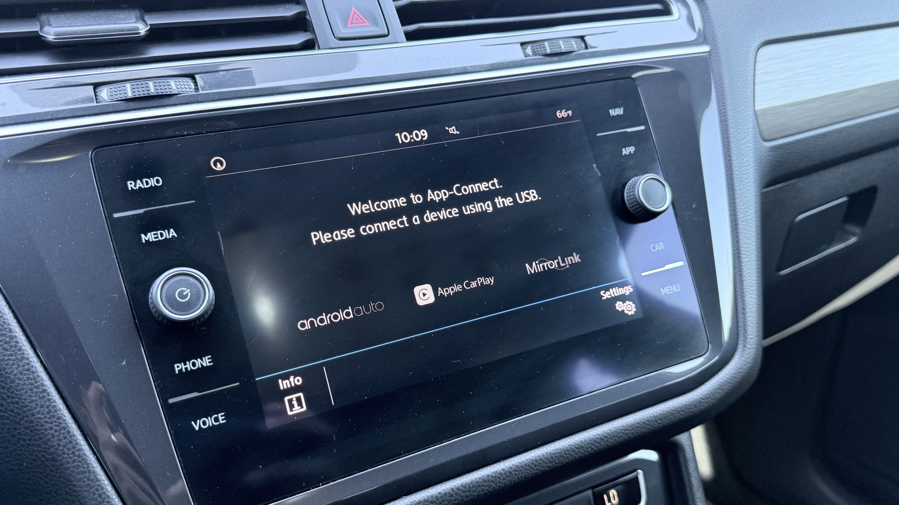 Used 2019 Volkswagen Tiguan SEL R-Line FWD image 63