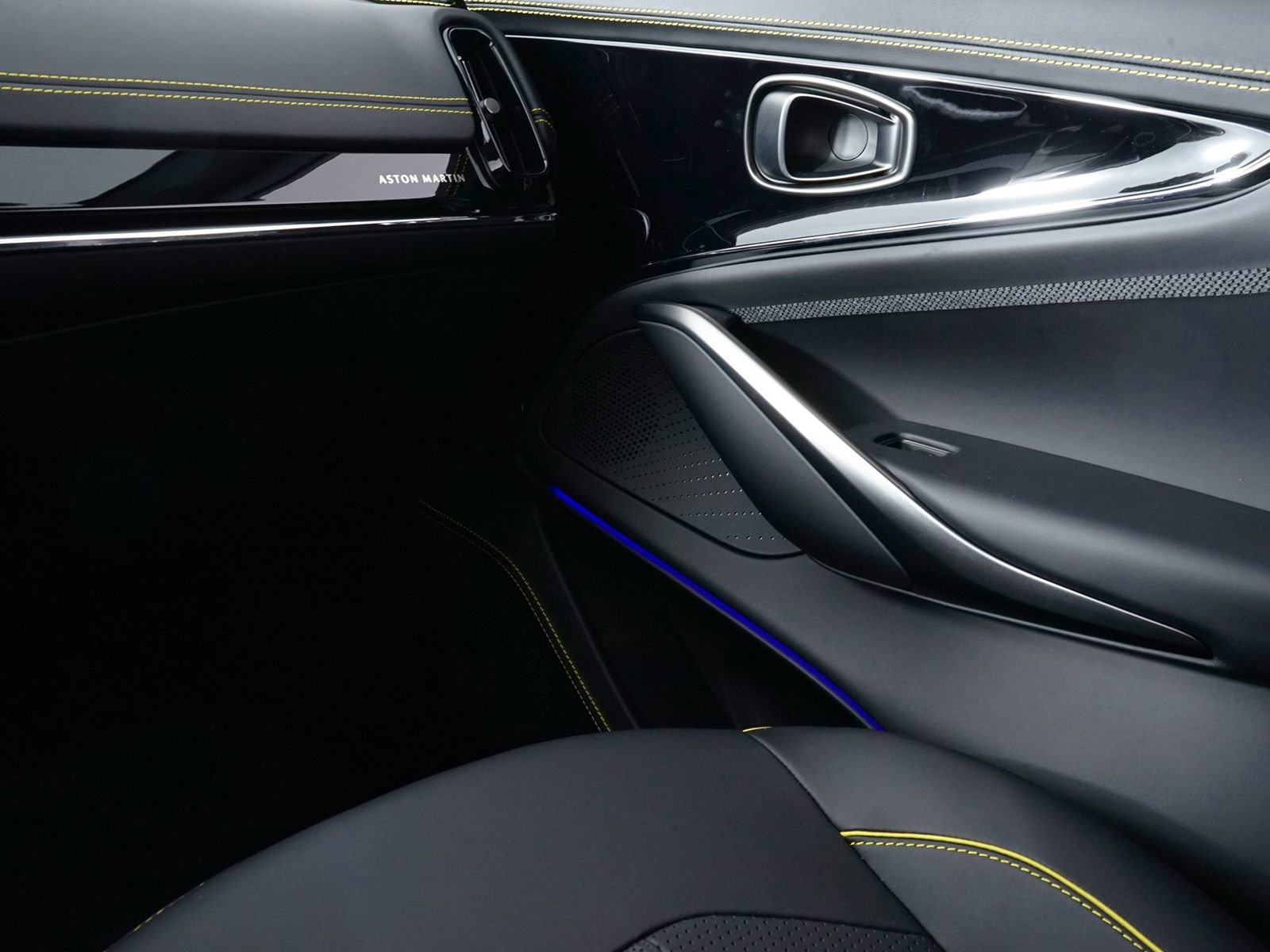 New 2026 Aston Martin DBX 707 image 26