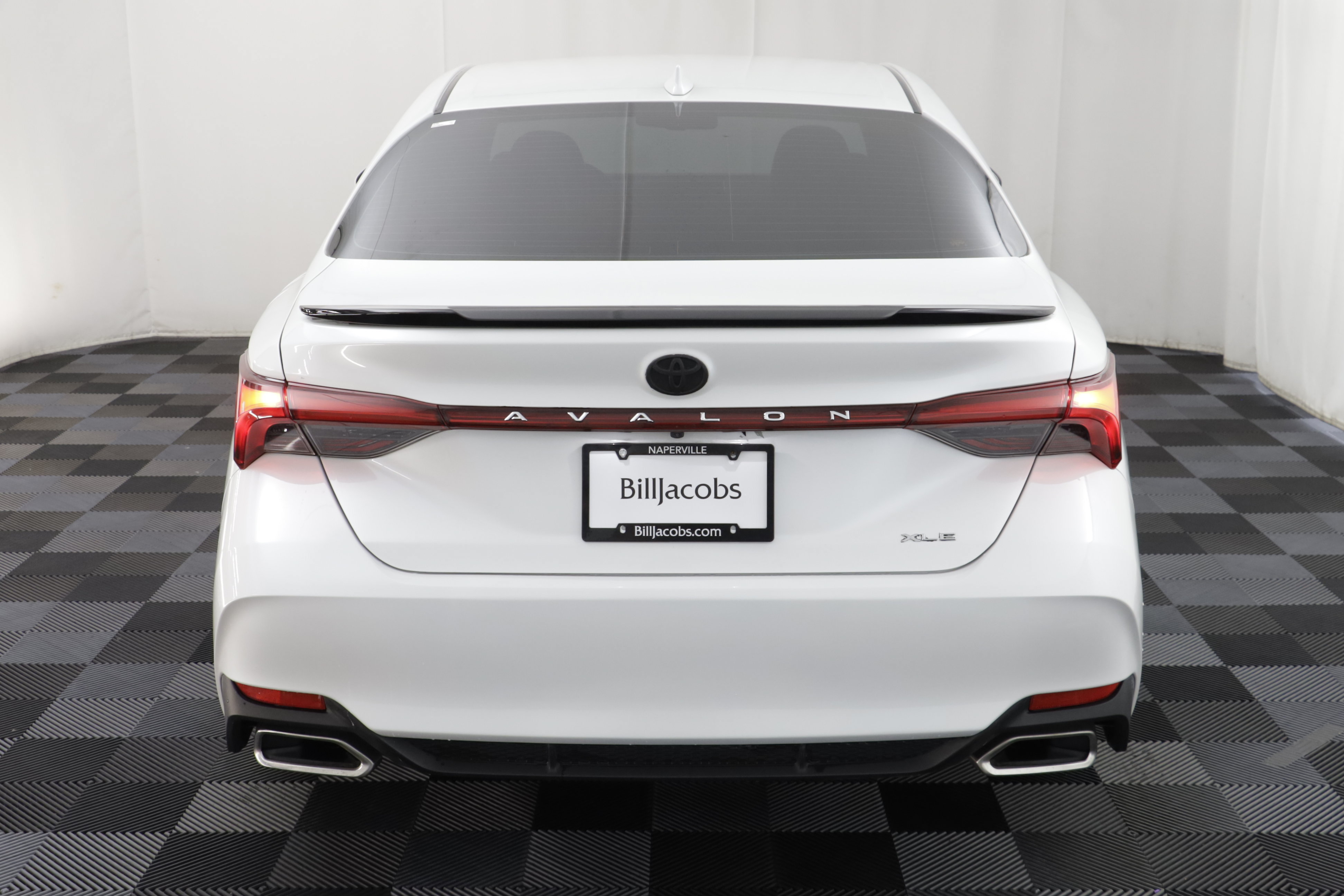 Used 2022 Toyota Avalon XLE FWD image 16