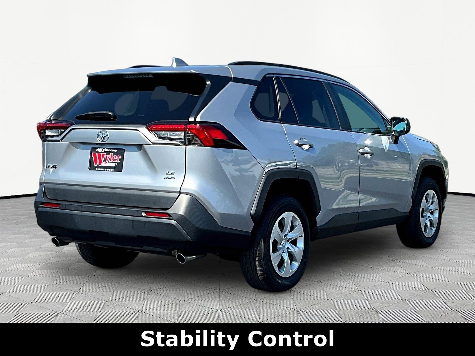 Used 2021 Toyota RAV4 LE AWD/4WD image 6