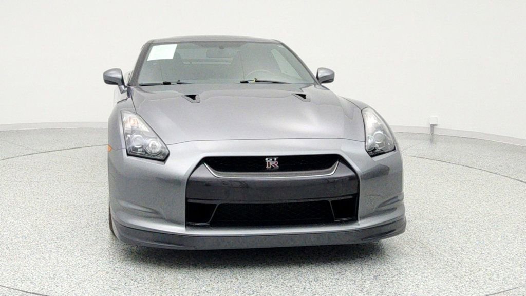 Used 2010 Nissan GT-R Premium image 2