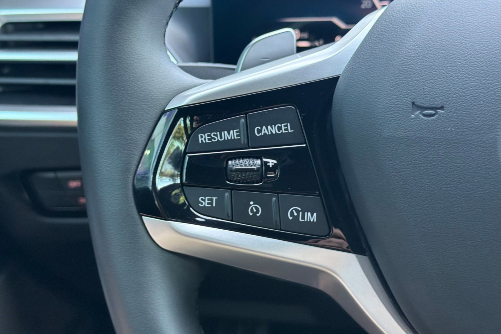 Used 2025 BMW 330i Sedan w/ Premium Package image 31