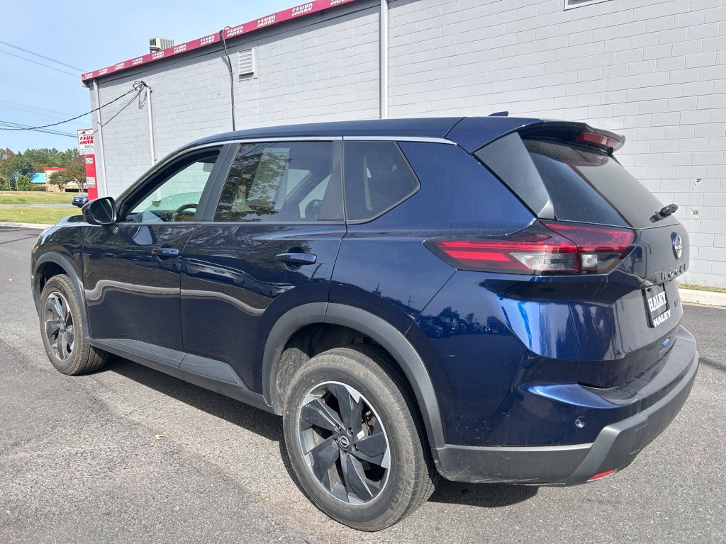 Used 2024 Nissan Rogue SV AWD/4WD image 7