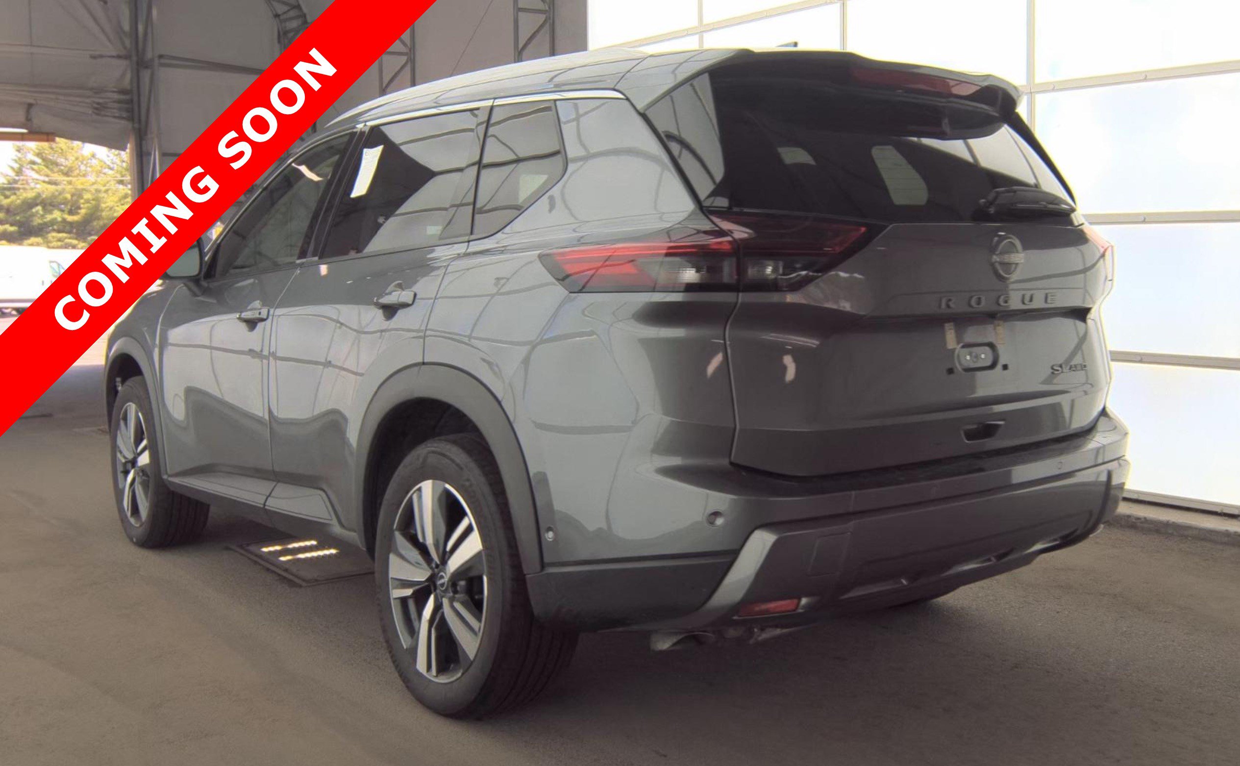Used 2023 Nissan Rogue S AWD/4WD image 5
