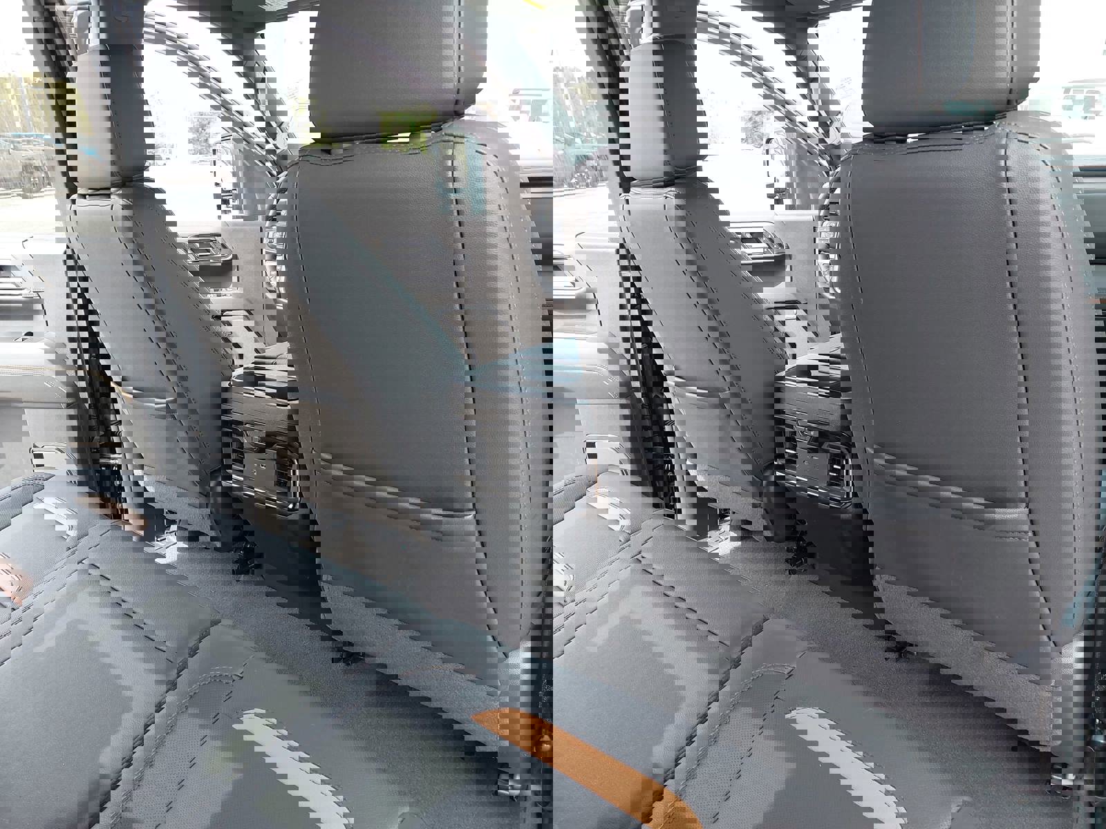 Used 2025 GMC Sierra 3500 AT4 w/ AT4 Premium Plus Package image 12