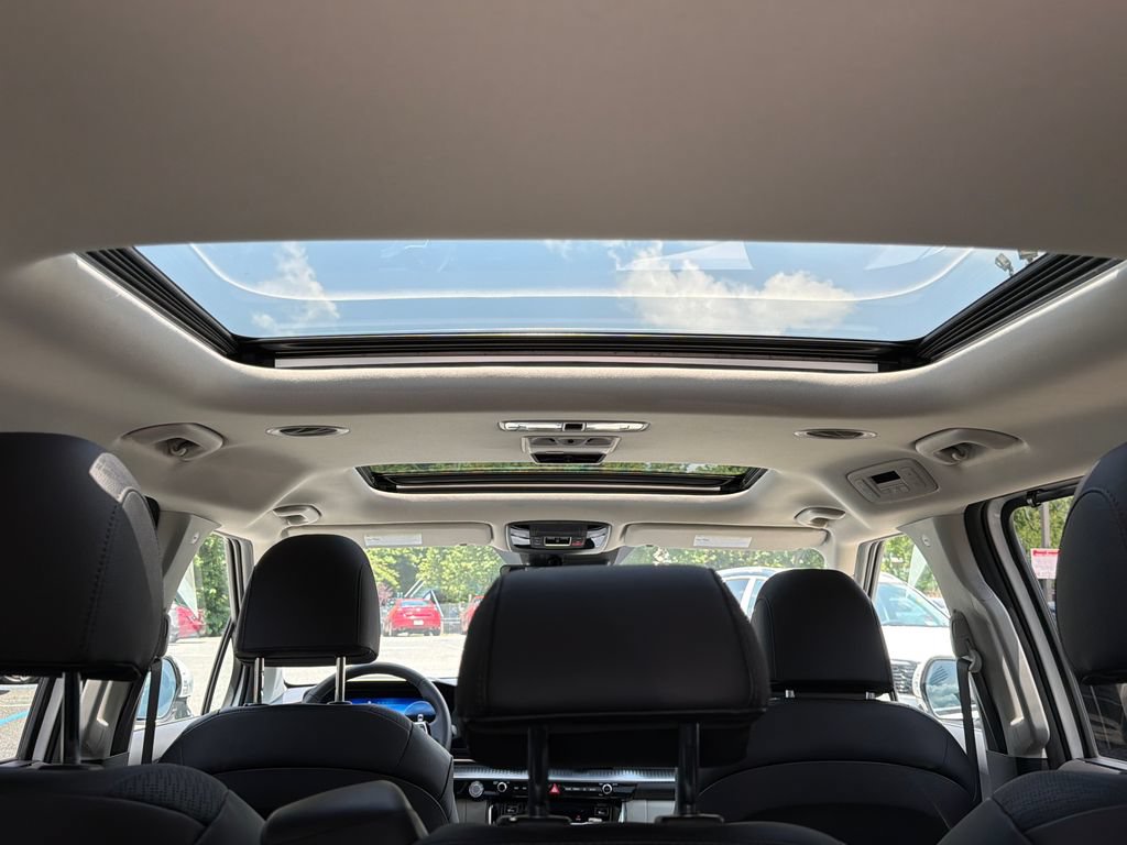 Certified 2024 Kia Carnival SX Prestige FWD image 8