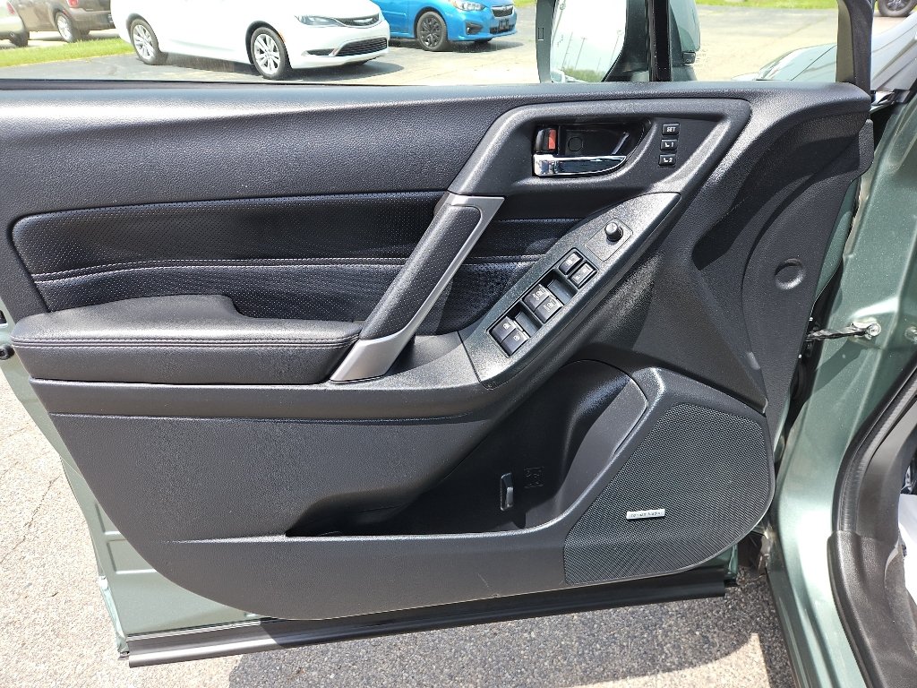 Used 2017 Subaru Forester 2.5i Touring AWD/4WD image 10