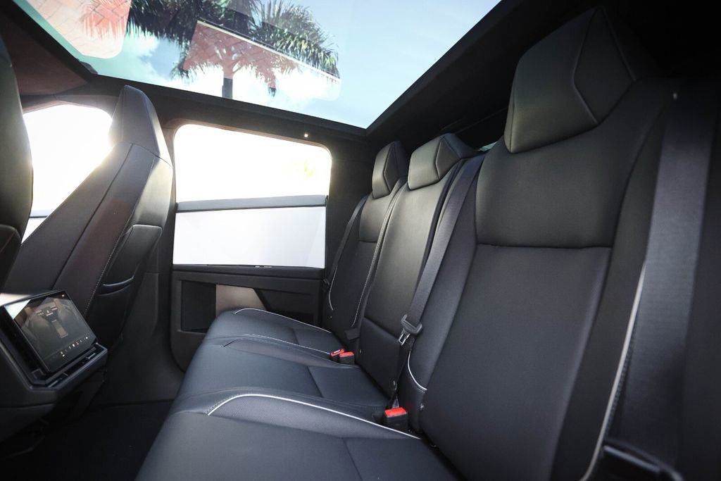 Used 2024 Tesla Cybertruck AWD Crew Cab image 38