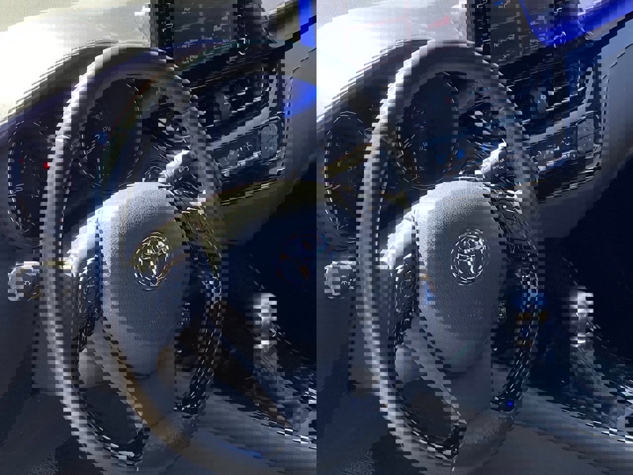 Used 2021 Toyota C-HR XLE image 7