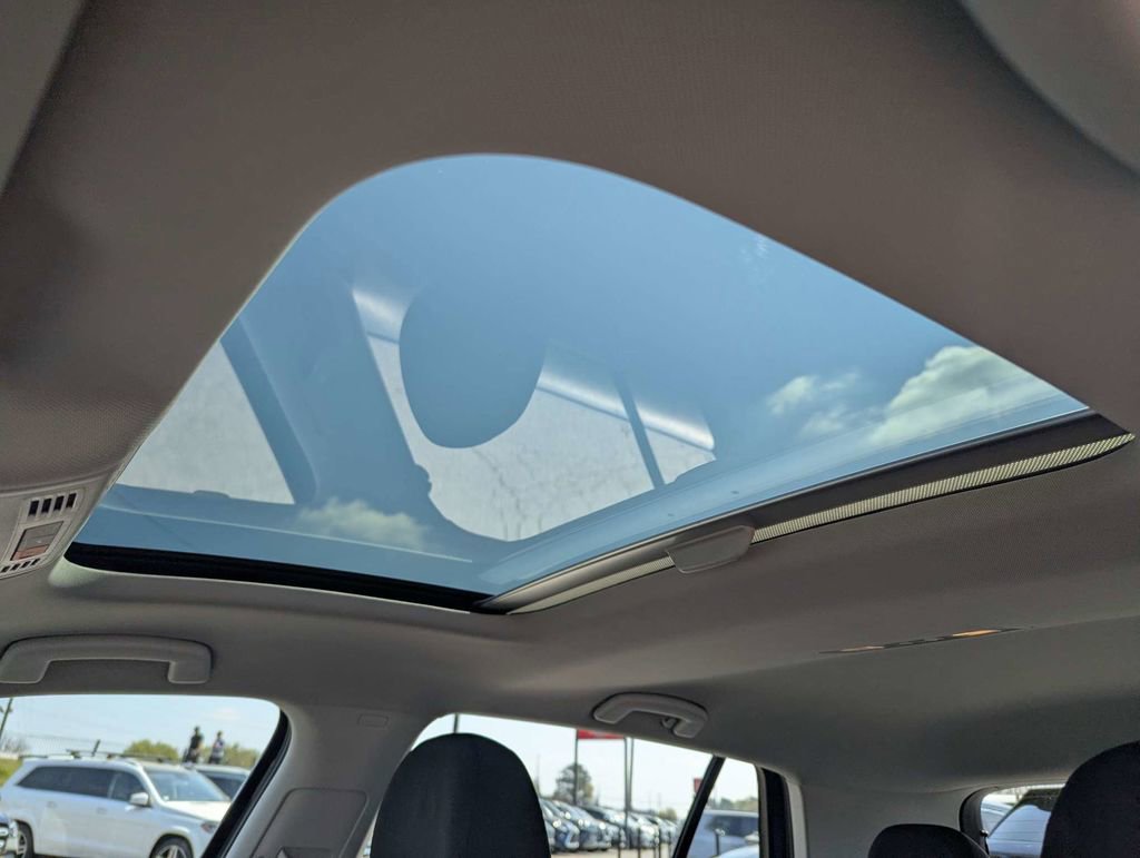 Used 2016 Volkswagen Golf 4-Door image 22