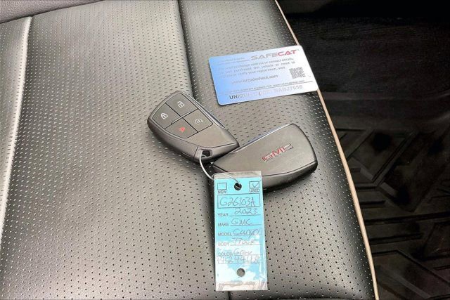 Used 2023 GMC Canyon Denali image 11