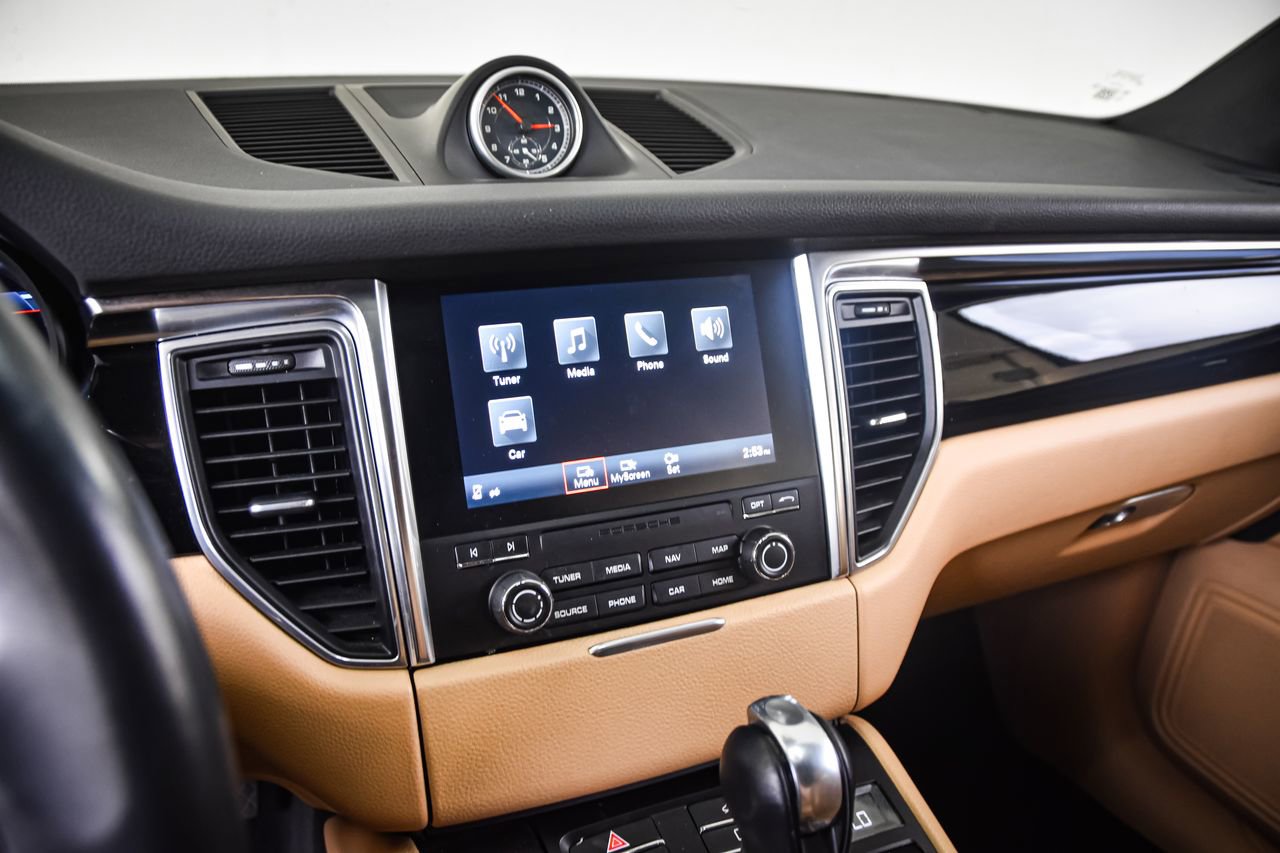 Certified 2018 Porsche Macan image 17