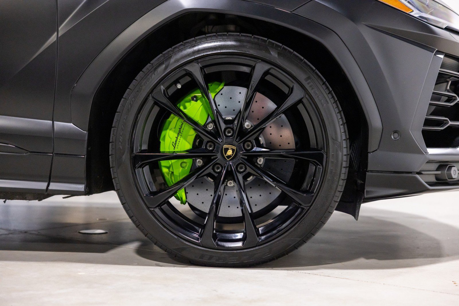 Used 2022 Lamborghini Urus AWD/4WD image 22