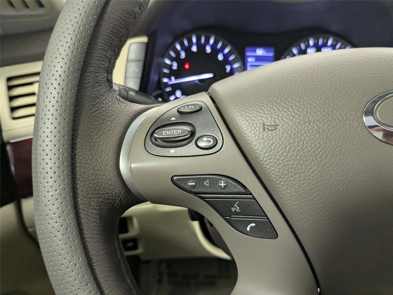 Used 2019 INFINITI Q70 L 3.7 image 15