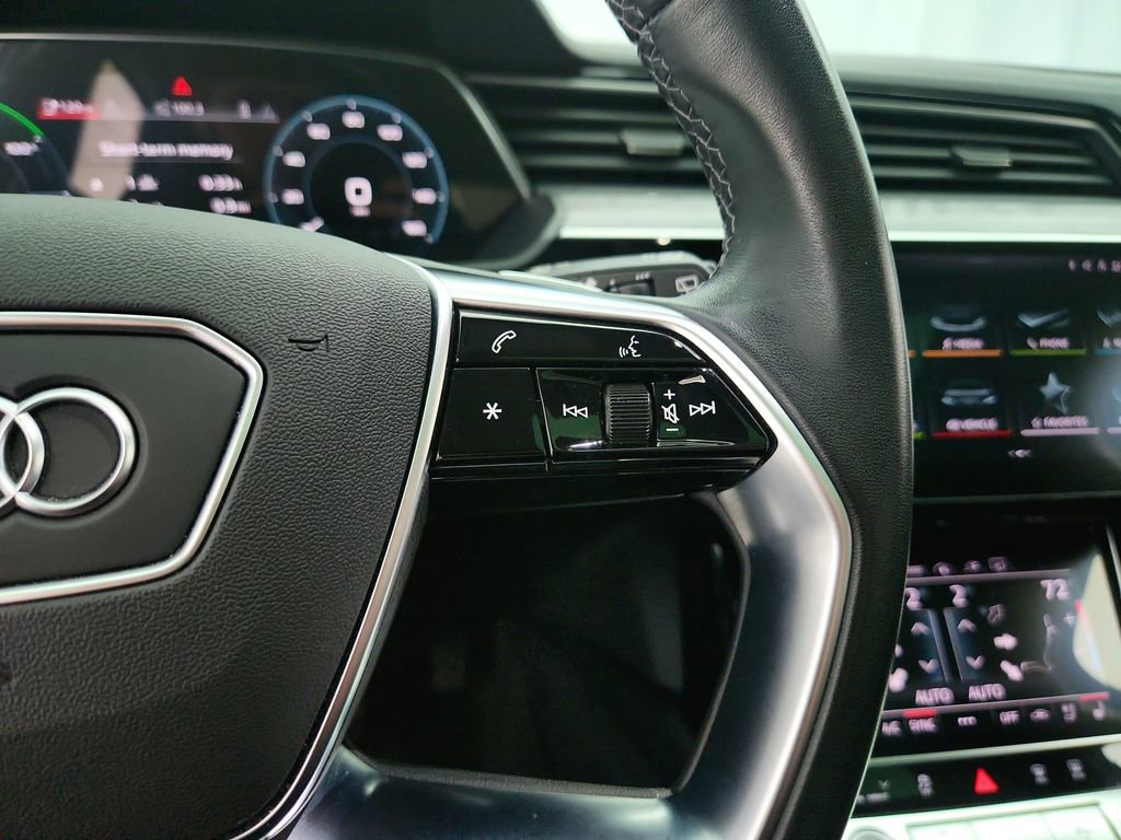 Used 2022 Audi e-tron Premium Plus image 25